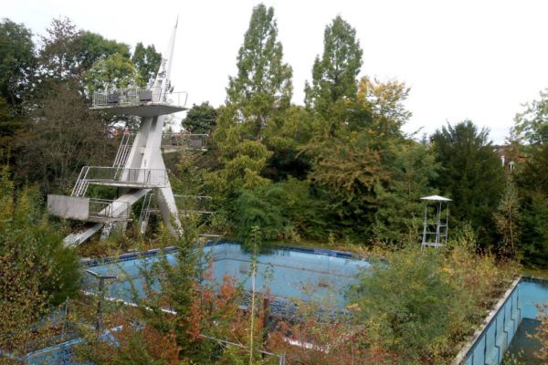 Kein gutes Ende in Höntrop Abriss des Sprungturms wurde vom Rat beschlossen