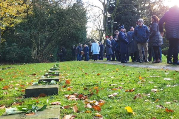 Auf dem kommunalen Friedhof in Bochum-Gerthe gibt es viel Geschichtliches zu entdecken, so auch am 3. September 2026. Das Foto entstand beim Volkstrauertag 2024. Foto: Axel Striebeck