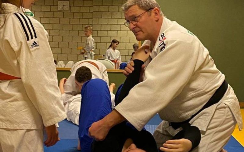 Judoka der DJK Hiltrop-Bergen meistern Gürtelprüfung