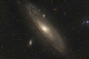 Die Andromeda-Galaxie, die früher Andromeda-Nebel genannt wurde, weil mit der damaligen Technik nur ein verschwommener Nebel zu sehen war.