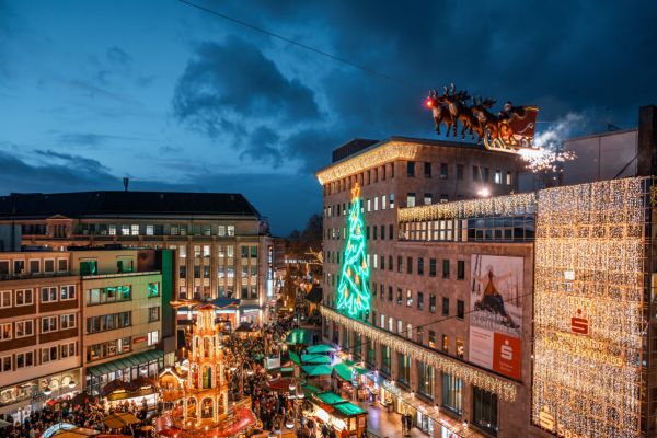 20250926 Fliegender Weihnachtsmann1 335c42b7