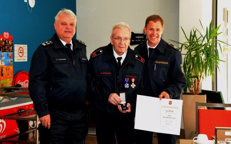 Ehrenlöschzugführer Karl Appelhoff sen. ausgezeichnet