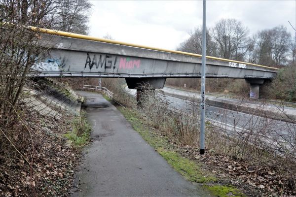 Kornharpen: Fuß- und Radwegbrücke bald fertig