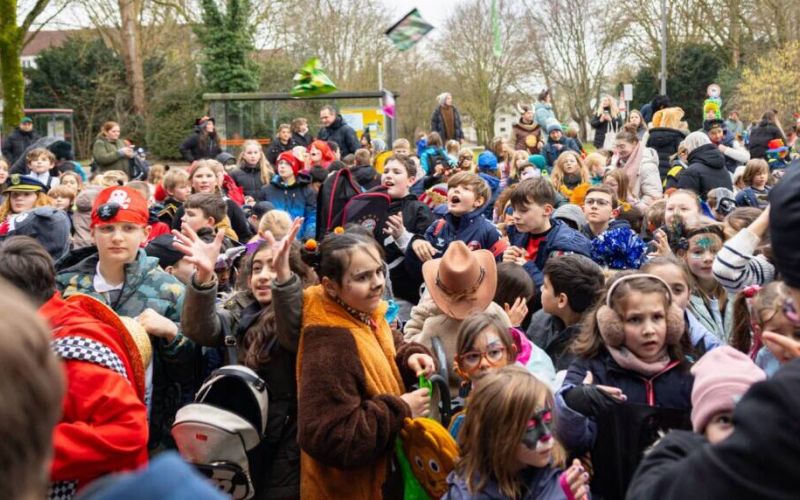 Kinderkarnevalzug der Lina-Morgenstern-Schule zu Gast bei VBW