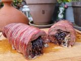 Gefülltes Rinderfilet mit roten Portwein-Zwiebeln, Bacon und Blauschimmelkäse