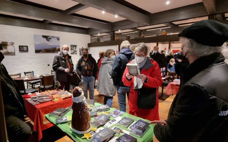 Ein Mini-Weihnachtsmarkt mit viel Besuch