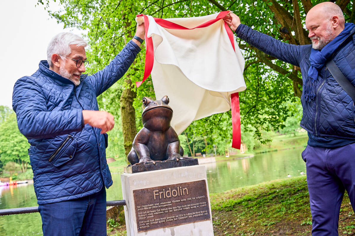 Oberbürgermeister Jörg Lukat begrüßte „Fridolin, den Dritten“ und übergab ihn feierlich der Öffentlichkeit. Foto: DYenmez / Stadt Bochum