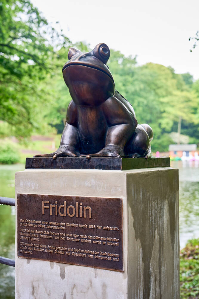 Seine zwei Vorgänger wurden gestohlen. Dieses Schicksal möge dem neuen Fridolin, gestaltet von dem Künstler Andrei Dureika, erspart bleiben. Foto: Foto: DYenmez / Stadt Bochum