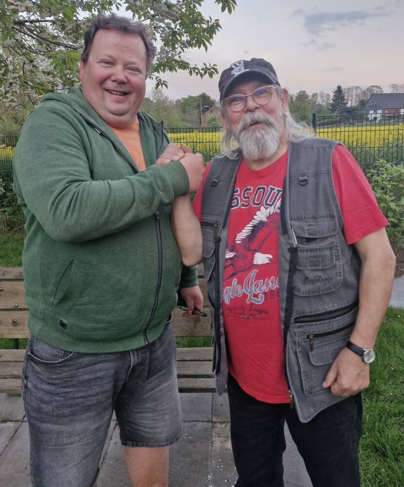 Oliver Buschmann (links) löst Klaus Baumann als 1. Vorsitzender des Hamster-Club Höntrop ab. Foto: privat