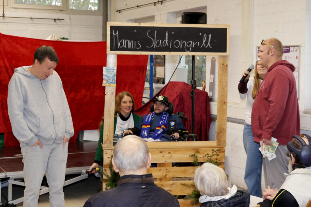 Tausende Menschen bei Werkstatt Constantin-Bewatt