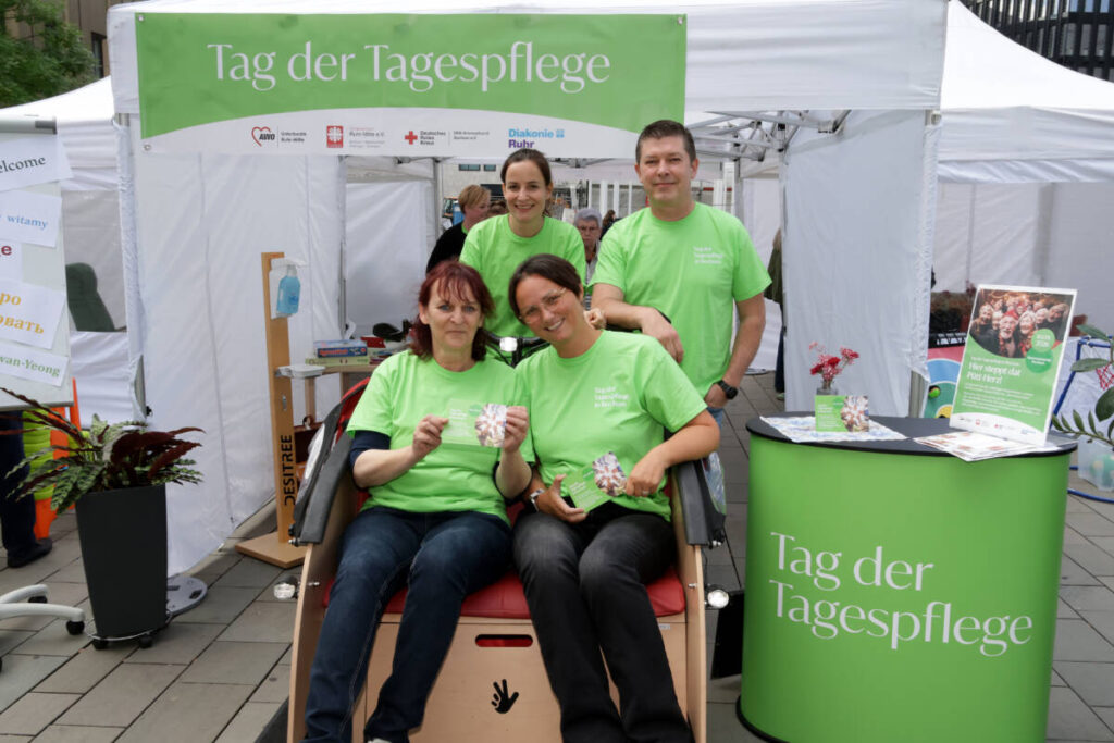 Das Organisationsteam (v.l.) Anke Naumtschuk (AWO Ruhr-Mitte), Vera Pallenberg (Diakonie Ruhr), Anette Gröne-Botta (Caritas Ruhr-Mitte) und Valeri Propp (DRK Bochum) möchte mit dem Aktionstag auf die vielfältigen Möglichkeiten der Tagespflege aufmerksam machen. Fotos: Jens-Martin Gorny