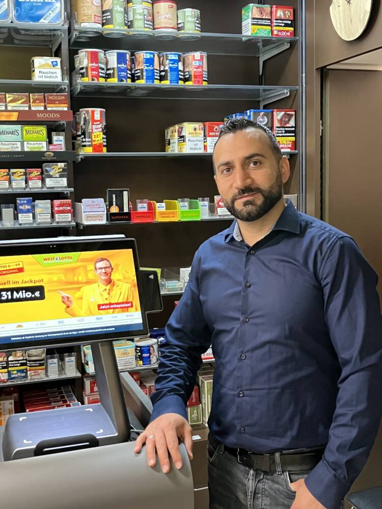 Delwar Hamid ist der neue Inhaber des Lotto-Geschäfts am Neggenborn. Foto: privat