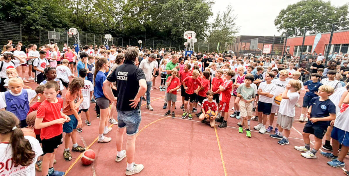 Mit 138 Teams nahmen nochmal mehr Teams am NRW3x3-Turnier in Bochum teil als im Vorjahr. Viele Kinder und Jugendliche hatten viel Spaß in der Gemeinschaft. Foto: Dirk Unverferth /NRW-Tour Team /hfr.