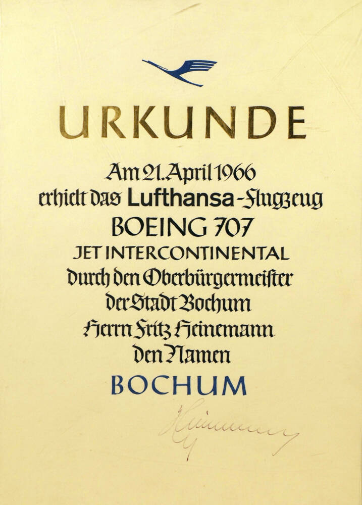 Die Taufurkunde von 1966. Taufpate war der damalige Oberbürgermeister der Stadt Bochum, Fritz Heinemann. Foto: Lufthansa