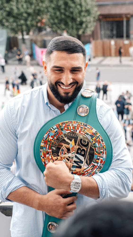Box Weltmeister Agit Kabayel aus Wattenscheid