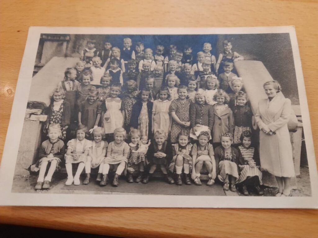 Die Einschulung fand am 1. April 1950 statt.