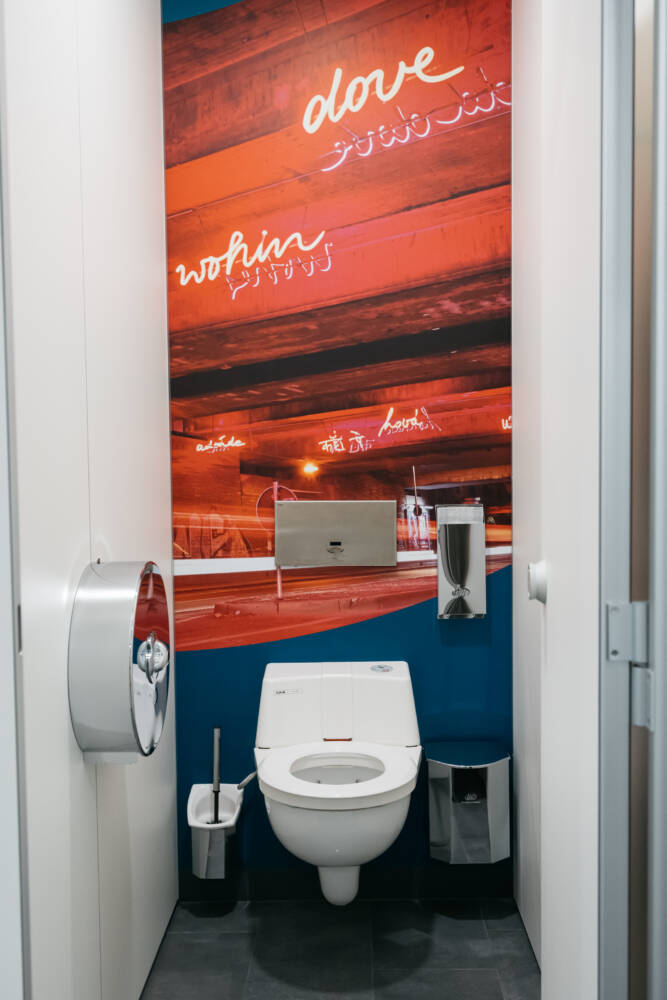 Die neue WC-Anlage in der Bochumer Innenstadt ist barrierefrei und familienfreundlich. Foto: Daniel Sadrowski