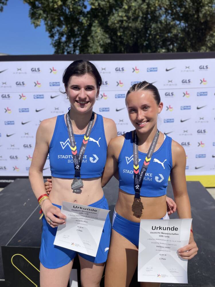 Berenike Roos und Vanessa Jaske schafften Silber und Bronze im Dreisprung der weiblichen U20 – und das jeweils mit neuen persönlichen Bestleistungen. Foto: TV Wattenscheid 01