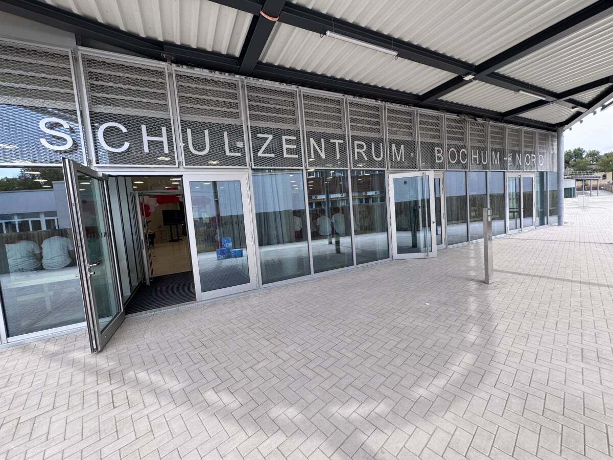 Noch vor der Eröffnung können Interessierte die Bücherei Gerthe im Schulzentrum Nord kennenlernen, aber eine Anmeldung ist erforderlich.