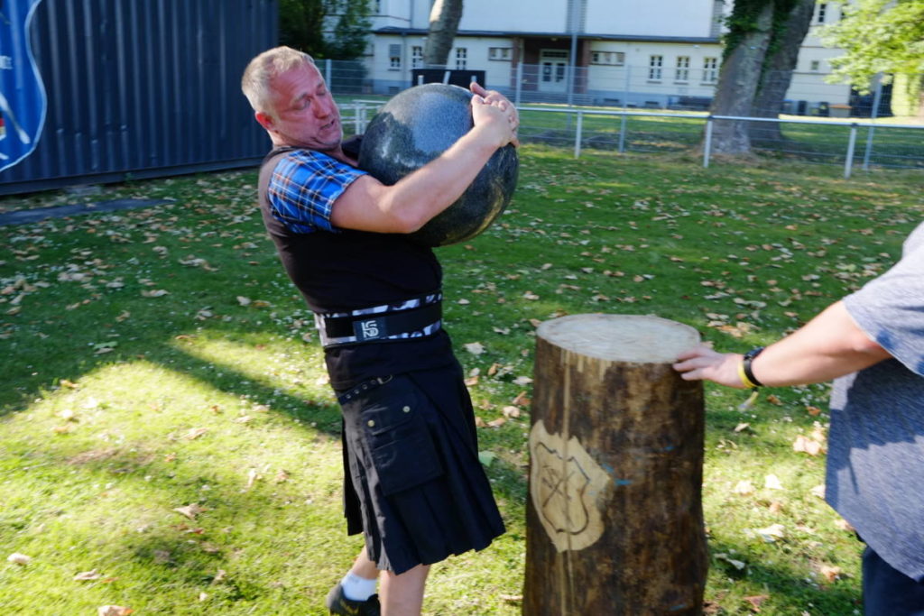 Mac Claymore trainieren in Gerthe für die Highland-Games