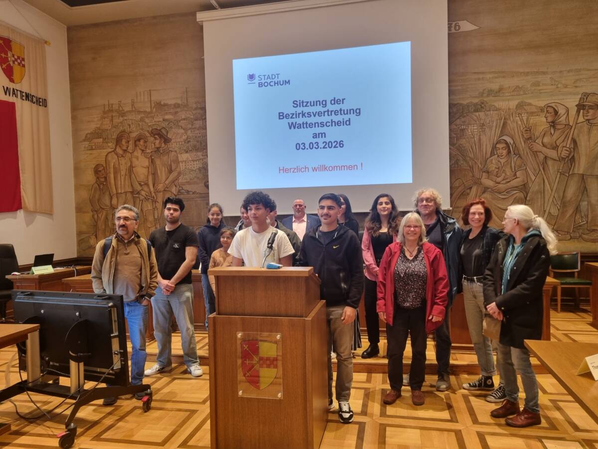 Jugendliche besuchten die Sitzung der Bezirksvertretung Wattenscheid im Rathaus. Foto: Kinder-und Jugendring Bochum e.V.