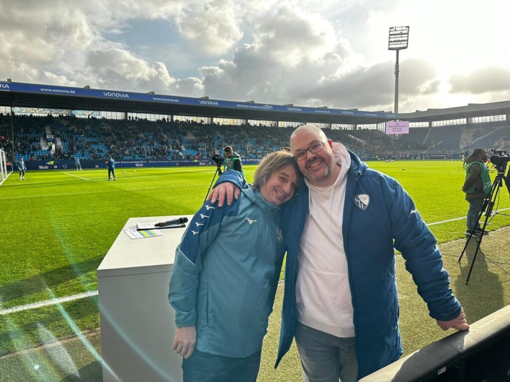 Michael Wurst ist ein Chamäleon mit Herz, nicht nur in der Musik: Er ist Sänger, Entertainer, Moderator und Stadionsprecher. 