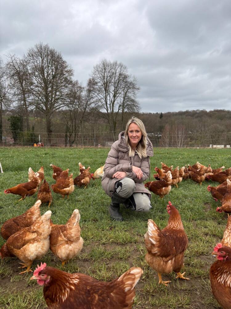 Züchterin Inga Koralewski aus Bochum-Stiepel bietet nicht nur Ostereier an, sondern hat immer Eier von glücklichen Hühnern.