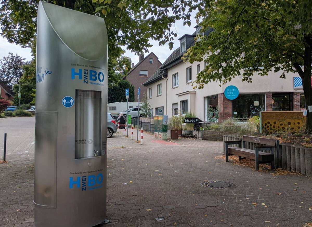 Im Kirchviertel an der Glücksburger Straße Ecke Brenscheder Straße können Bürgerinnen und Bürger in Bochum ab sofort ihre Flaschen mit frischem Trinkwasser füllen. Foto: STWBO