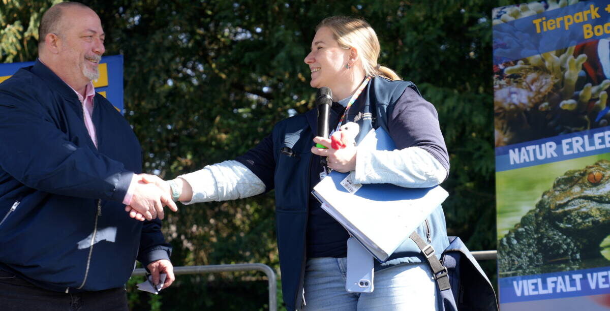 Gina Maaßen und Bezirksbürgermeister Holger Dünnebacke bei der Eröffnung des Umwelt- und Nachhaltigkeit-Tages im Stadtgarten. Foto: Tierpark