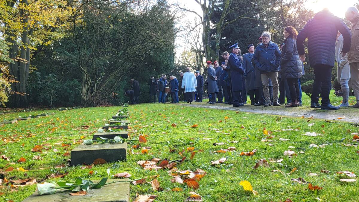 Auf dem kommunalen Friedhof in Bochum-Gerthe gibt es viel Geschichtliches zu entdecken, so auch am 3. September 2026. Das Foto entstand beim Volkstrauertag 2024. Foto: Axel Striebeck