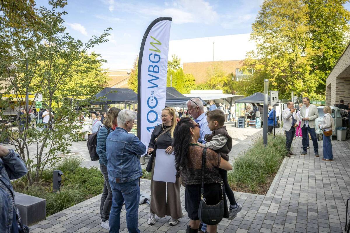 Die WBGW feierte ihren 100. Geburtstag mit Mitgliedern, Mitarbeitenden und Gästen rund um die neue Geschäftsstelle in der Maggi-Kirche. Fotos: WBGW
