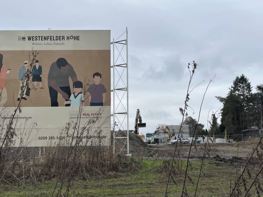 Zwei Häuser stehen bereits auf dem neuen familienfreundlichen Quartier.