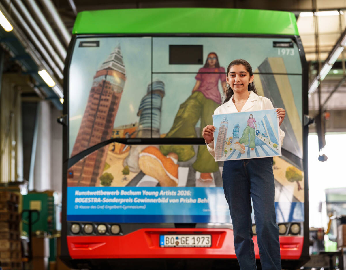 Prisha (sie besucht die 9. Klasse des Graf-Engelbert-Gymnasiums) hat den Sonderpreis des Kunstwettbewerbs Bochum Young Artists erhalten. Foto: Bogestra / Wiciok