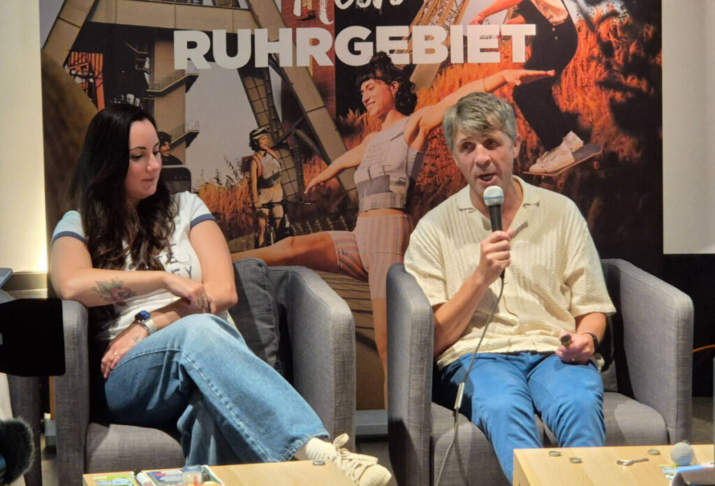 Cynthia Pineida und Johannes Kanty, der verantwortliche Redakteur, bei der Pressekonferenz im Bochumer Bergbaumuseum.