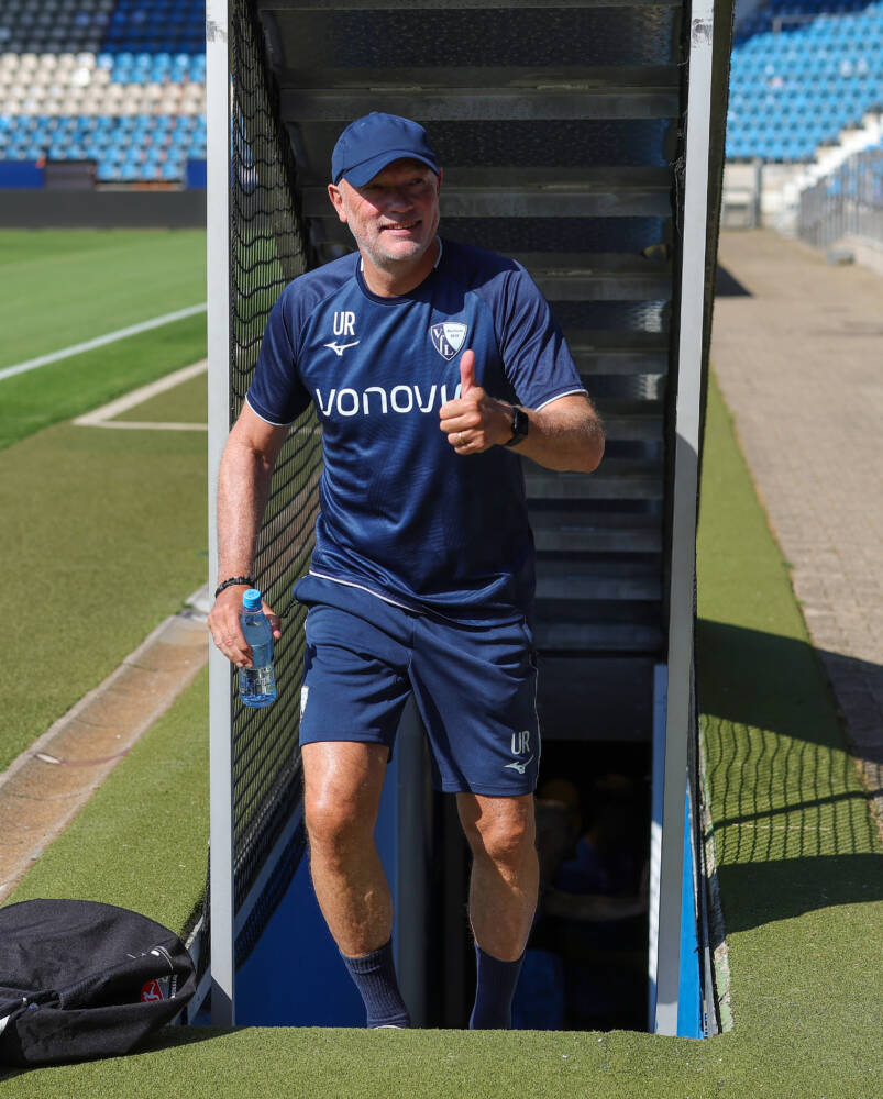 Daumen hoch: Uwe Rösler hat auch die schwierigste Zeit seines Lebens gemeistert. Foto: firo sportfotos
