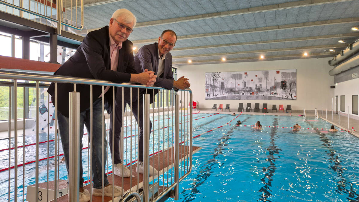 Die Bäder sind ein großes Thema in Bochum. Ratsmitglied Dr. Peter Reinirkens (li.) und Marcus Müller (Geschäftsführer der WasserWelten) bei der Pressekonferenz im Lindender Südbad. Fotos: Eberhard Franken