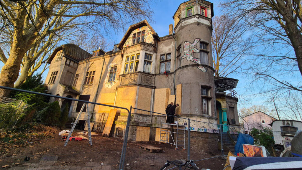 Villa Kunterbunt: Räumung nach Rekordbesetzung