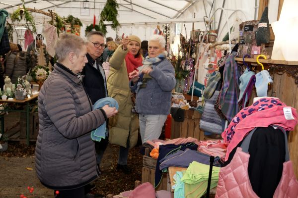 Tausende Menschen bei Werkstatt Constantin-Bewatt