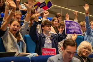 Wie funktioniert politische Arbeit, das wollen rund 160 junge Menschen aus Deutschland und 13 Ländern Europas vom 30. März bis 2. April in Bochum lernen. Foto: Europäisches Jugendparlament in Deutschland