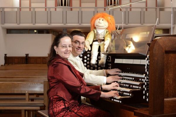 Orgel-Feuerwerk mit Leinwand-Übertragung