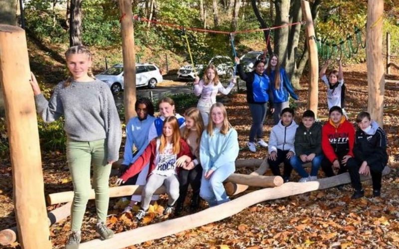 Auf dem Schulhof der WBG Bochum rollen wieder die Bagger