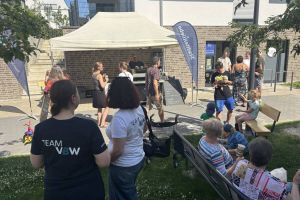 Gemütliche Runde im Quartier: Beim Quartiersfest gab es nicht nur Kaffee und Kuchen, sondern auch die Gelegenheit zum direkten Dialog. Foto: VBW