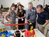 Harpener stellt beim Sommerfest der Bib der Dinge seine Lego-Kreationen aus