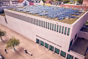 Rund 40 Prozent des Strombedarfs des Musikforums sollen mit der neuen Photovoltaikanlage gedeckt werden. Foto: Dennis Yenmez/Stadt Bochum