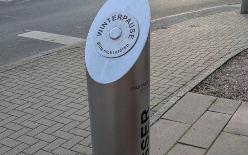 Seit den Hitzeperioden sind öffentliche Trinkwasserbrunnen lebenswichtig. Die Stadtwerke Bochum stellen die Versorgung sicher. Foto: STWBO