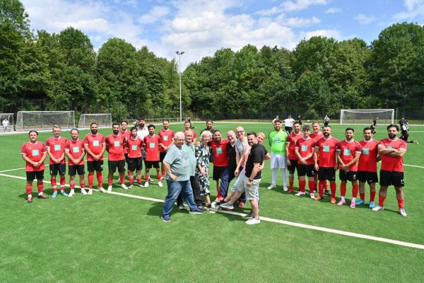 Eröffnung des neuen Kunstrasenplatzes Auf dem Esch. Foto: Lutz Leitmann/Stadt Bochum