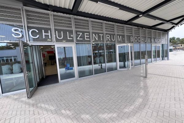 Noch vor der Eröffnung können Interessierte die Bücherei Gerthe im Schulzentrum Nord kennenlernen, aber eine Anmeldung ist erforderlich.