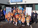 Die Mädchen und Jungen fanden die Polizeiwache West ausgesprochen spannend. Foto: Sportjugend im Stadtsportbund