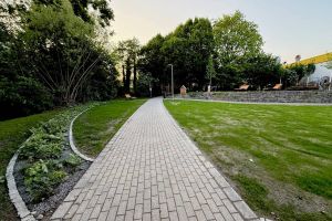 Auf rund 1.400 Quadratmetern bietet die neue Grünfläche Platz zum Spielen, Entspannen und für Begegnungen in der Nachbarschaft.  Foto: Kira Kornhorst