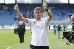Daumen hoch für den VfL: Friedhelm Funkel.  Foto: VfL Bochum